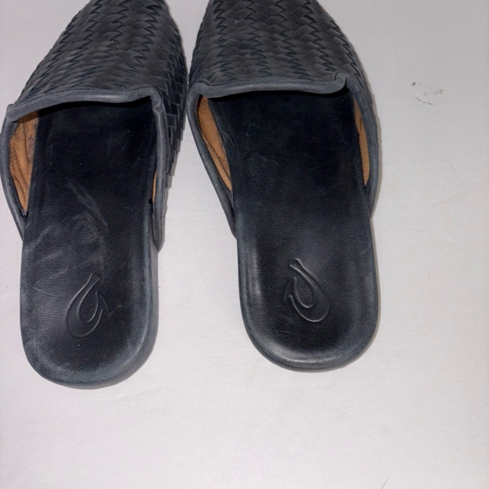 OLUKAI Mi'i Black Leather Mule Sandals Size 9 - Picture 8 of 10